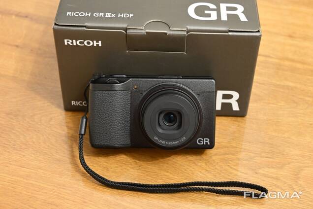 Máquina Fotográfica Digital Ricoh GR IIIx HDF